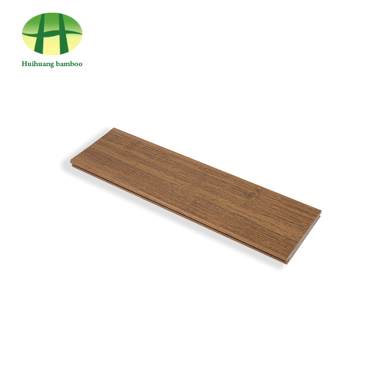 Бамбуковый пол оригинального цвета.